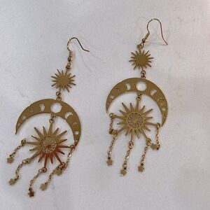 Moon and Star dangling earring Gold